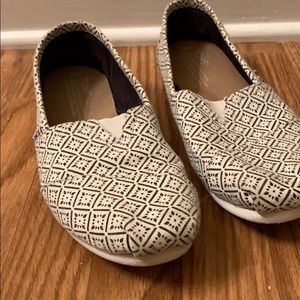 TOMS Size 9
